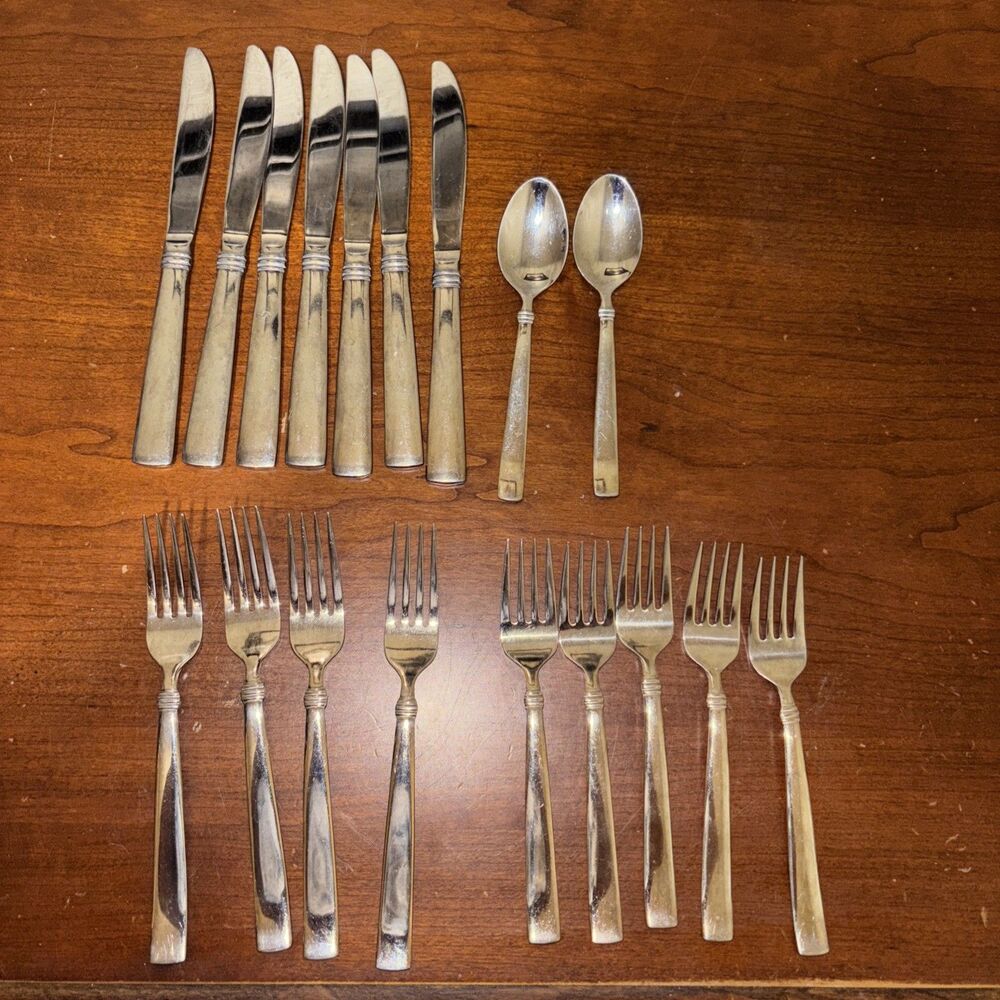 Lot Of 18 Reed & Barton Perspective (Stainless) Flatware Spoons Forks Knifes